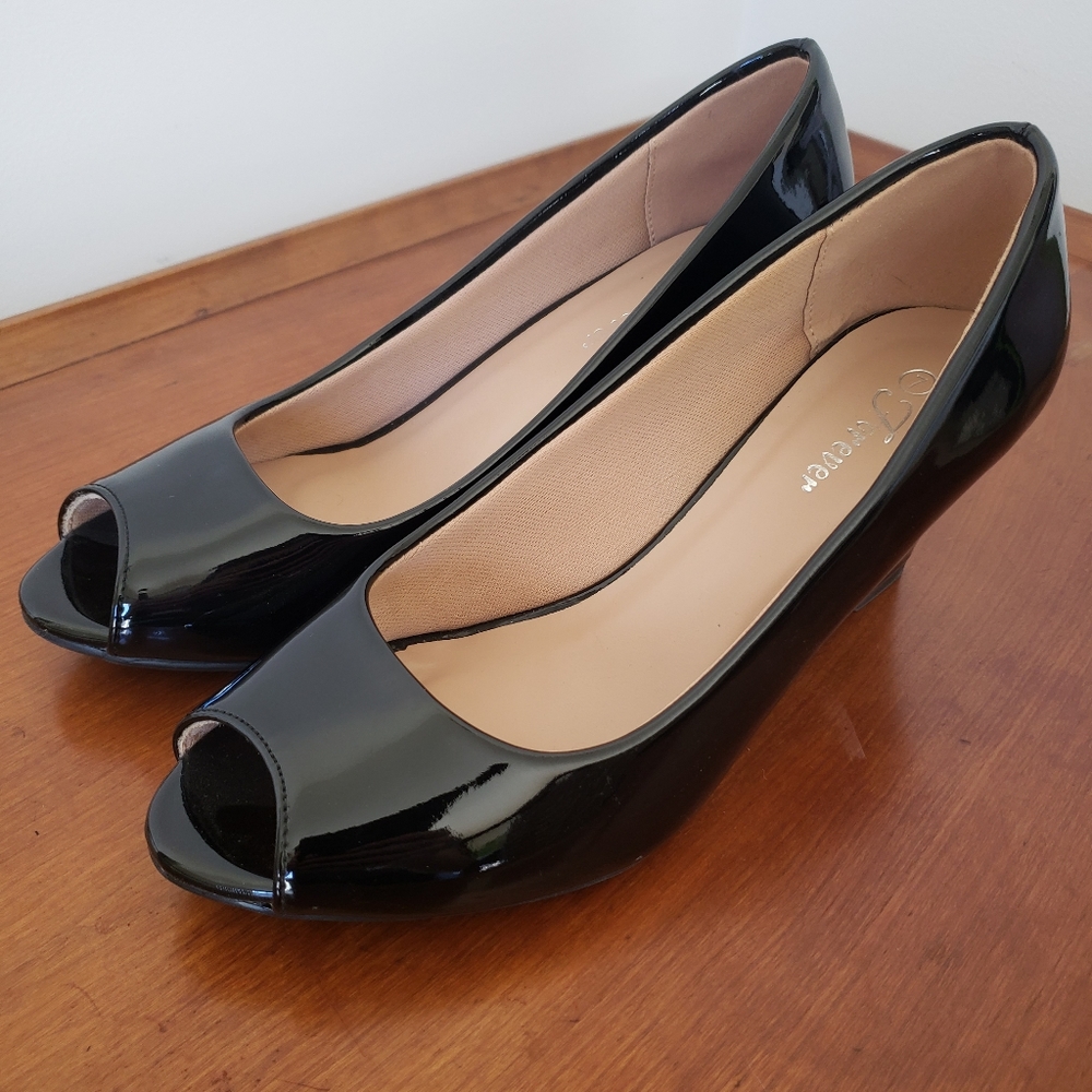 Forever Doris 12 Black Patent open toe Wedge Heels size 7